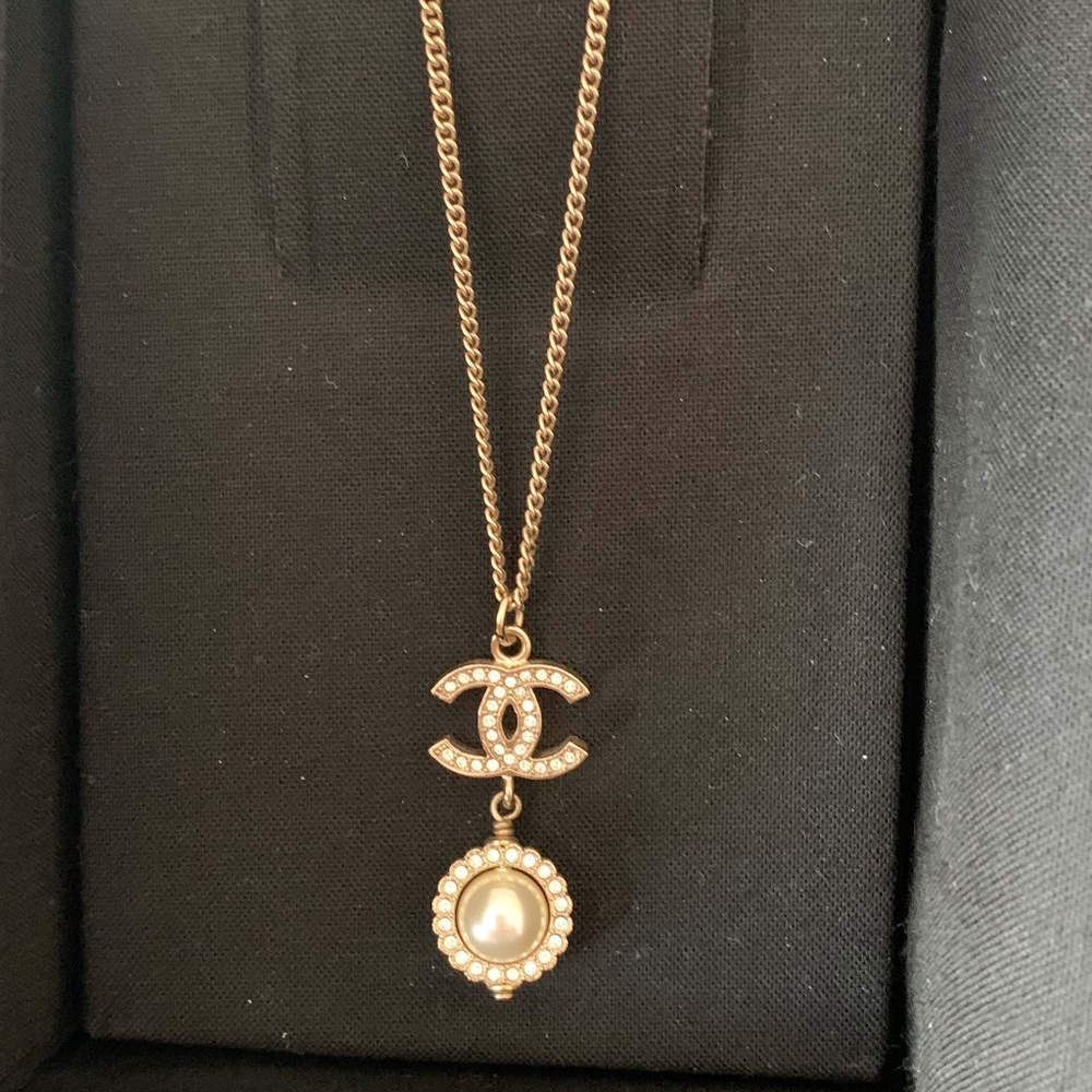Chanel CC Necklace with pearl (SOLD)